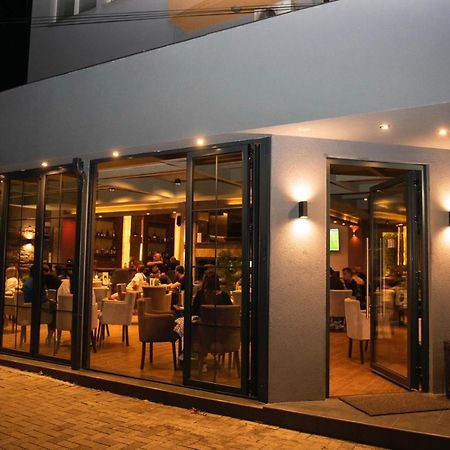 Griffon Bar Food Apartments Struga Exterior foto