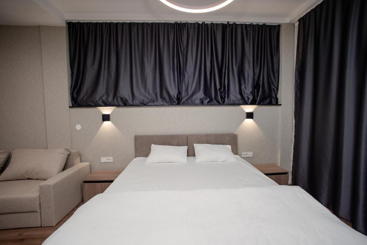 Griffon Bar Food Apartments Struga Exterior foto